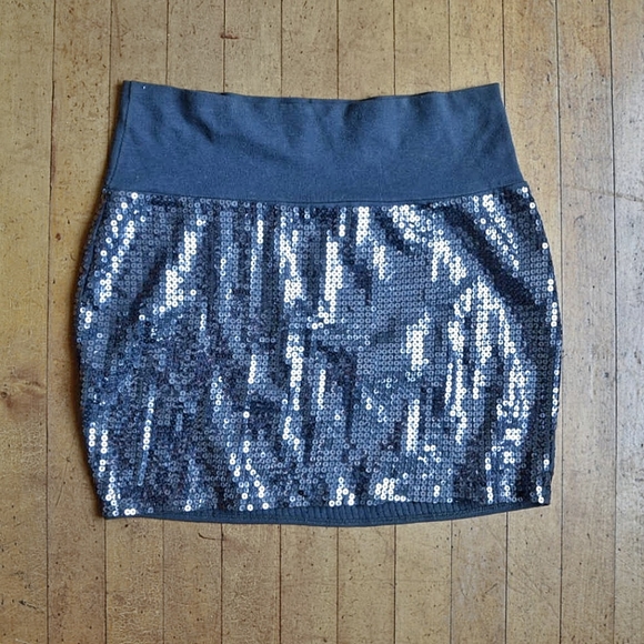 ๐ค5for30๐ค Old School Urban Behaviour Party Skirt - Picture 2 of 2